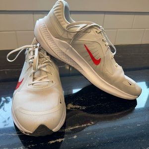 Men’s Size 10 1/2 Nike Quest Running Shoes